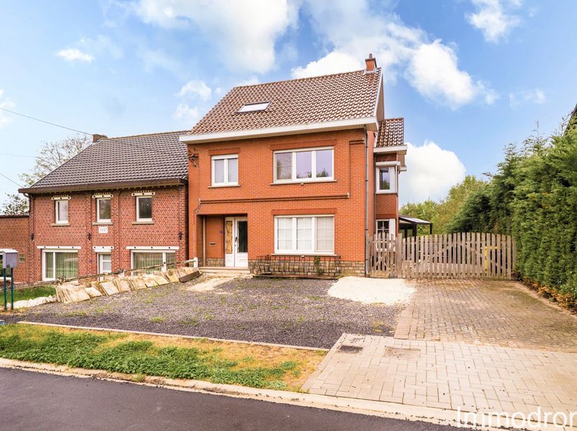 Instapklare gezinswoning met tuin, weiland en garage in hartje Tielt-Winge. Ideaal voor dierenliefhebbers!&lt;br /&gt;
Deze charmante en instapklare woning
