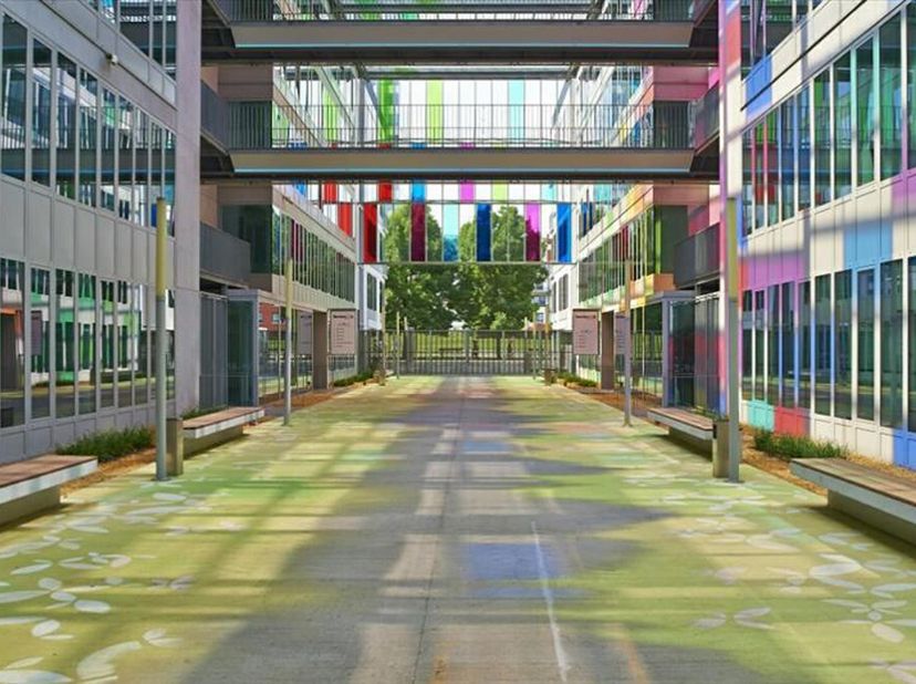 De Laurentide is een uniek gebouw gelegen in de Gaucheretstraat. Het is het dichstbijzijnde kantoorgebouw bij Station Noord. Het gebouw heeft een prac