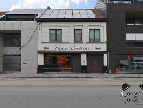                                         Usage mixte à vendre à Waregem, € 325.000
