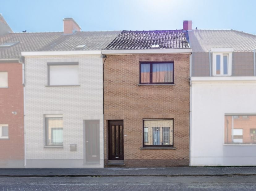 Op een boogscheut van de ringlaan, geniet deze woning van een vlotte bereikbaarheid en de nabijheid van winkels, scholen en alle nodige voorzieningen.