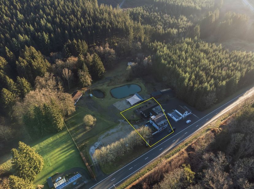 L’agence Antoine Immobilier de Stavelot vous présente en exclusivité cette opportunité exceptionnelle d’acquérir un ensemble immobilier à seulement 30