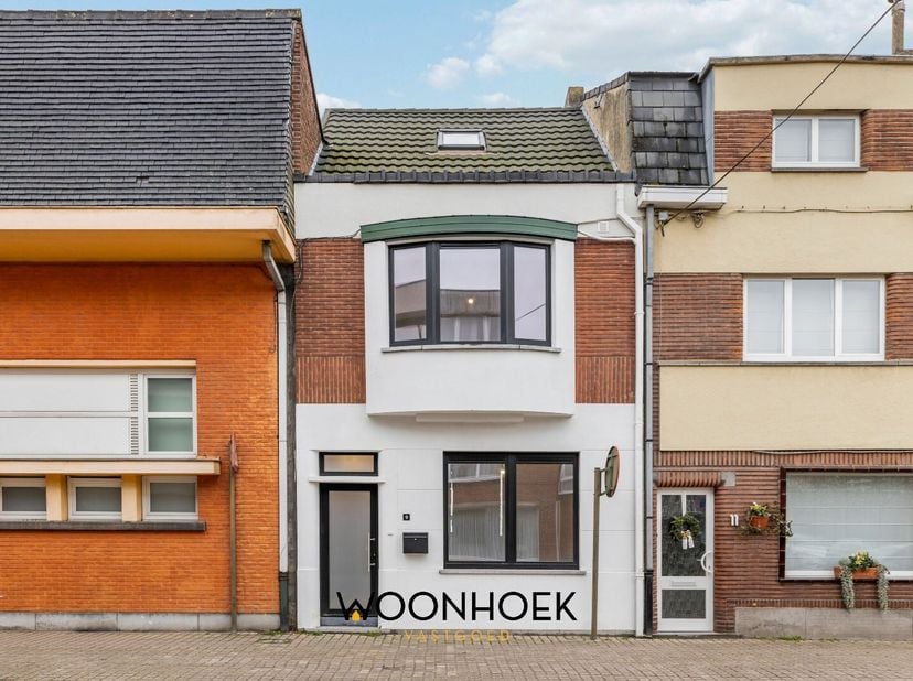 Ben je op zoek naar een trendy, luxueus gerenoveerde (2024) woning met 3 slaapkamers &amp; tuin in een residentiële buurt te Wetteren? Lees dan snel verde