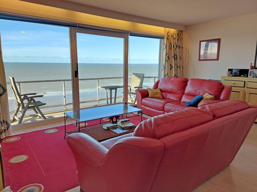 Appartement de luxe situé au 9ème étage, à proximité de la zone de surf, sur la digue rénovée de Westende, côté Nieuport.&lt;br /&gt;
La résidence dispose d