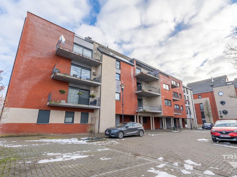 Agréable appartement à deux pas de la gare et de toutes commodités. Situé au 3ème et dernier étage d&#039;un immeuble récent AVEC ascenseur, il se compose