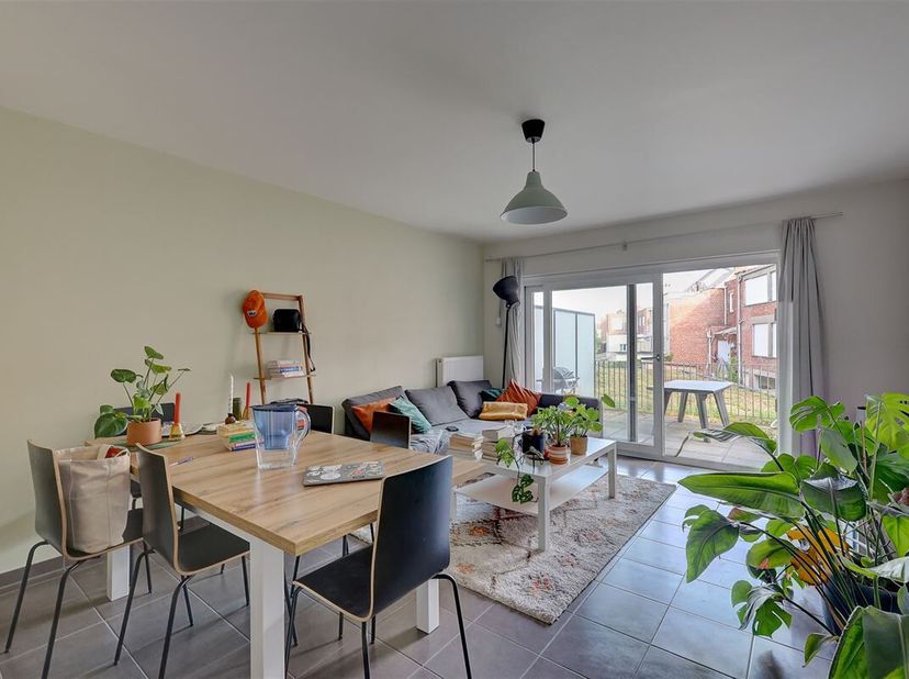 Dit gezellig appartement is gelegen op een ideale locatie in Mechelen. De ligging is super centraal op wandelafstand van het centrum en het station va