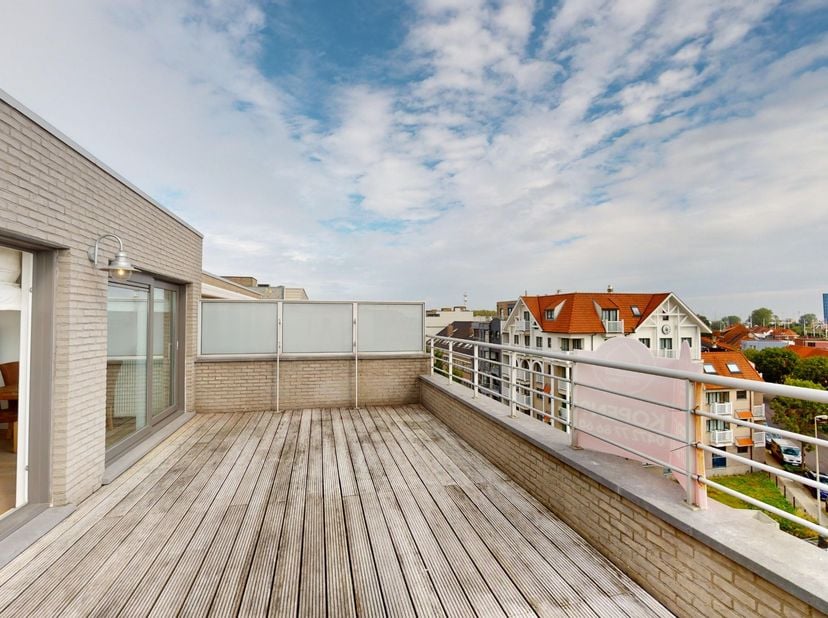 Res.Fairy I. Zeer mooi en recent penthouse appartement op de Tijdokstraat te Zeebrugge.&lt;br /&gt;
Het appartement beschikt over de leefruimte met open keu
