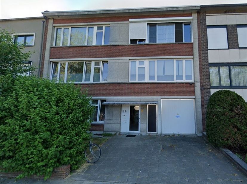 Spacieux garage box double à vendre dans l&#039;Apollostraat à Borgerhout.&lt;br /&gt;
Le grand avantage est que vous avez la jouissance exclusive et l&#039;utilisati