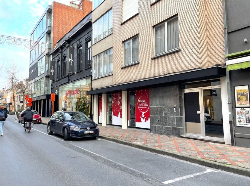 Bien professionnel à louer
                    à 8800 Roeselare
