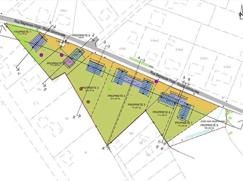 LOT 1 : TERRAIN À BÂTIR  &lt;br /&gt;
 &lt;br /&gt;
Un terrain à bâtir pour construction de maison à quatre façades, en zone d&#039;habitat â caractère rural, située l
