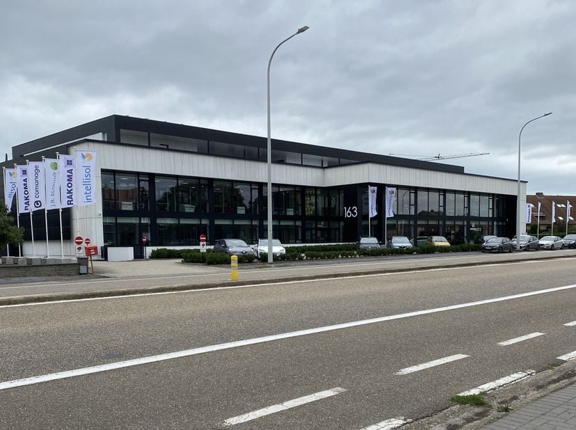 Nog 200m² beschikbaar!&lt;br /&gt;
&lt;br /&gt;
Splinternieuwe energieneutrale kantoren/toonzalen met uitstraling op goed gelegen zichtlocatie ter beschikking.&lt;br