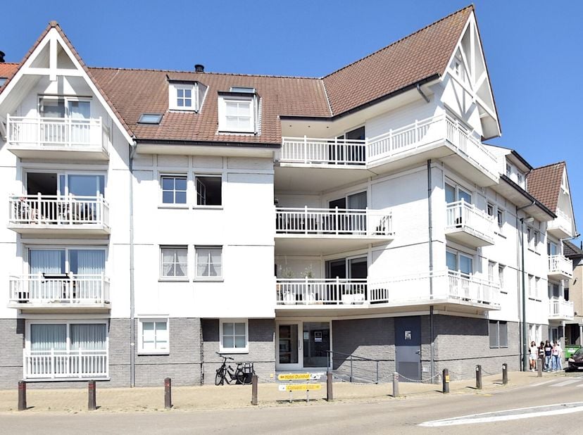 In de recente residentie Casa Marina, in het centrum van De Haan, bevindt zich dit verzorgd en instap klaar gelijkvloers appartement.&lt;br /&gt;
Het pand h