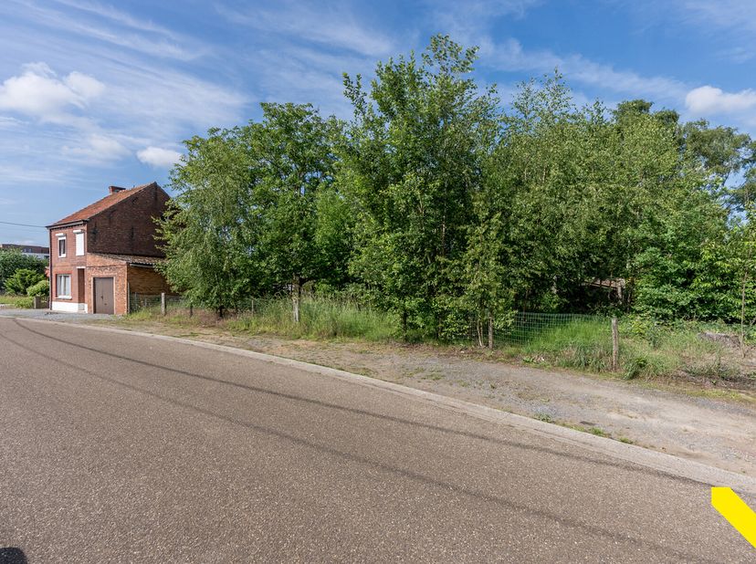 Rustig gelegen bouwgrond met 25 meter straatbreedte en 77 meter diepte.&lt;br /&gt;
Ideaal wanneer je een plekje zoekt met een grote tuin, doch gelegen op f