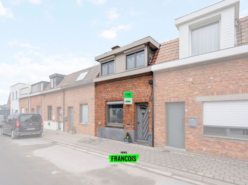 Dans un quartier calme du centre d&#039;Ypres se trouve cette maison accueillante. La maison est située sur un terrain de 166 m² et dispose d&#039;un accès à l&#039;