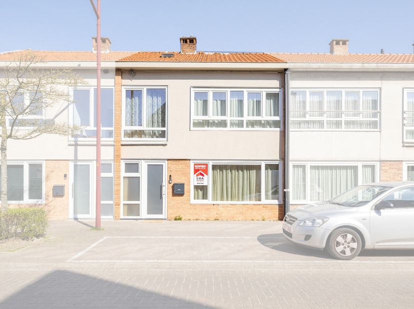 Oostende : Maison avec 2 chambres dans un emplacement calme à vendre ! Cette maison est située à proximité du centre d&#039;Oostende, de la digue, de la no