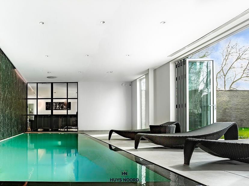Exclusief wonen in deze architecturale villa met luxe B&amp;B te Sint-Andries.&lt;br /&gt;
&lt;br /&gt;
Deze unieke, moderne villa in het hart van Sint-Andries biedt
