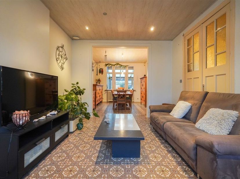 LAgence Petyt vous propose cette maison familiale alliant charme et confort. Spacieuse et bien entretenue, elle est idéale pour une famille à la reche