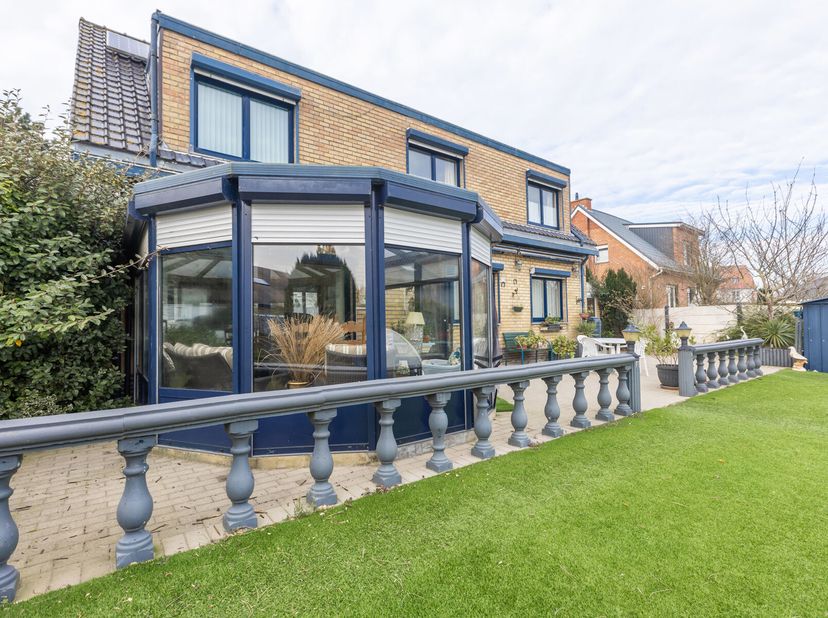 Découvrez cette belle maison familiale spacieuse et située dans un beau quartier calme et recherché de Westende-bains construite sur un terrain de 587