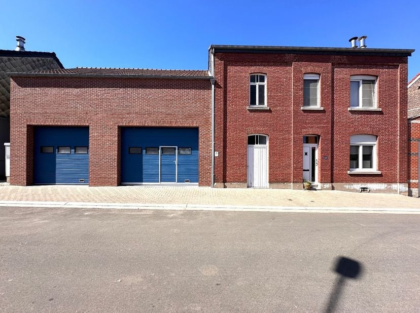 Dans le village calme et rural de Zichen-Zussen-Bolder, une section de la commune de Riemst, nous vous proposons cette maison familiale prête à emména