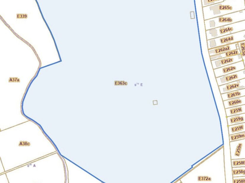 PERCEEL LANDBOUWGROND  &lt;br /&gt;
 &lt;br /&gt;
Perceel landbouwgrond Zemst.  &lt;br /&gt;
 &lt;br /&gt;
2ha42a27ca.  &lt;br /&gt;
  &lt;br /&gt;
Verpacht.&lt;br /&gt;
OPENBARE VERKOOP&lt;br /&gt;