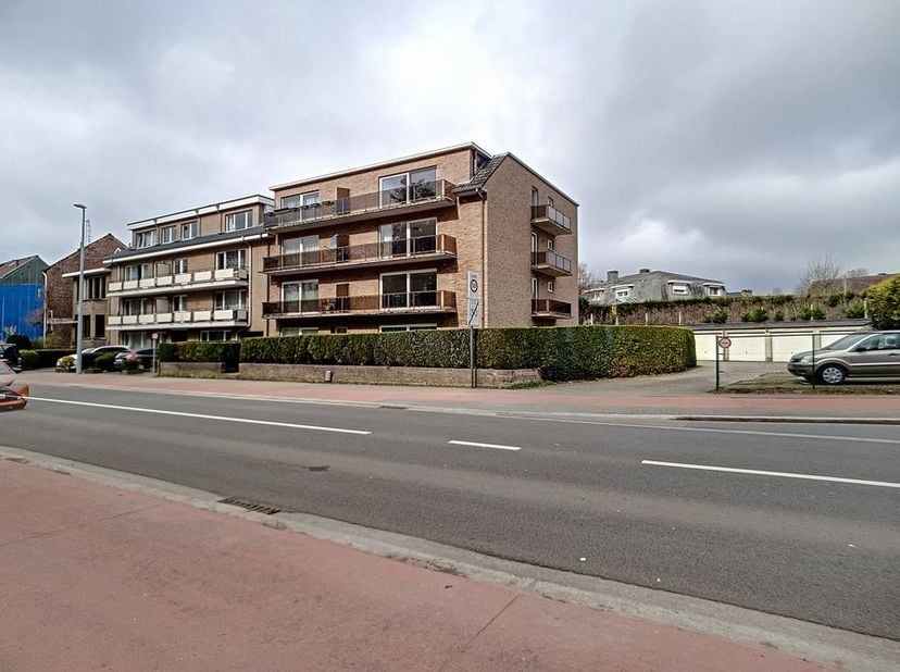 Gezellig, volledig opgefrist 2 slaapkamer appartement met garagebox en kelder in Tervuren&lt;br /&gt;
&lt;br /&gt;
1ste verdieping van een klein gebouw bestaande