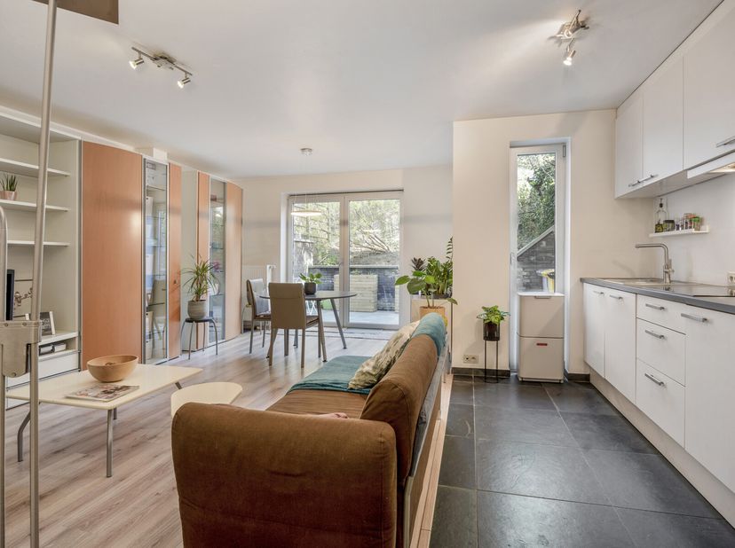 Découvrez cet appartement charmant de 68m², où lumière et espace se marient dans un cadre contemporain. Situé dans une petite copropriété de seulement