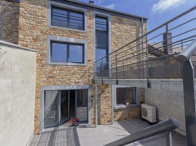 Votre agence de Mariembourg vous présente, dans le village de Oignies-en-Thiérache (Viroinval), une maison récemment rénovée comprenant au rez-de-chau