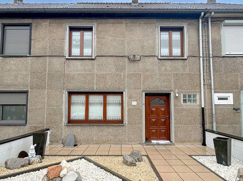 *** OFFRE ACTUELLE A 215.000 EUROS ! ***&lt;br /&gt;
&lt;br /&gt;
C&#039;est à Fontaine L&#039;Evêque que nous vous présentons cette charmante maison voisine de toutes comm