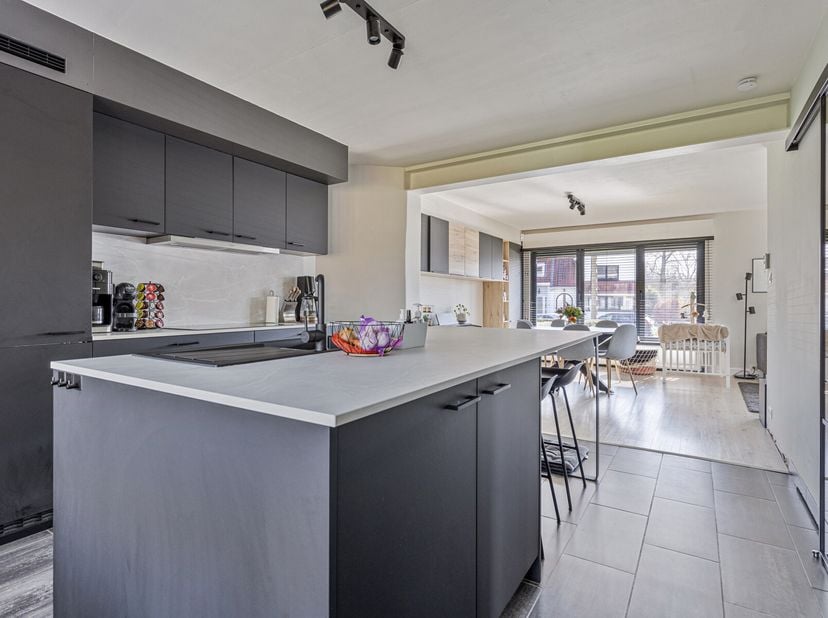 Deze instapklare woning in het rustige, maar toch centraal gelegen Eppegem-Zemst heeft alles wat je zoekt! Ideaal voor wie de natuur en rust wil combi