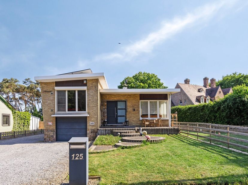 INSTAPKLARE , ZEER GOED ONDERHOUDEN SPLIT-LEVEL GEZINSWONING MET 3 SLAAPKAMERS, RUIM TERRAS EN ONDERHOUDSVRIENDELIJKE TUIN OP 8A27CA IN KOERSEL (BERIN