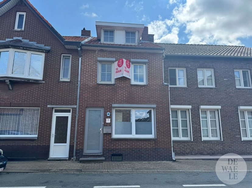 Vous recherchez une maison spacieuse et centrale à louer près de Kinrooi? Alors ce bâtiment de la Dorpsstraat est exactement ce que vous recherchez. L