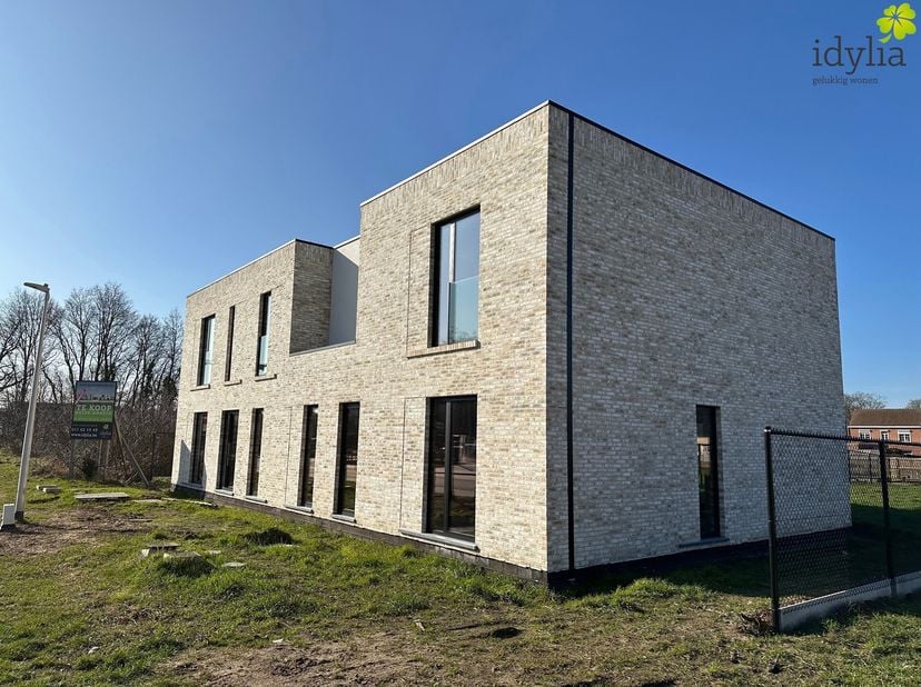 LOT 2  Huize Adagio: Jouw woning, jouw stijl&lt;br /&gt;
- Ruim perceel van 5a 39ca&lt;br /&gt;
- Open woongedeelte op het gelijkvloers met veel lichtinval&lt;br /&gt;