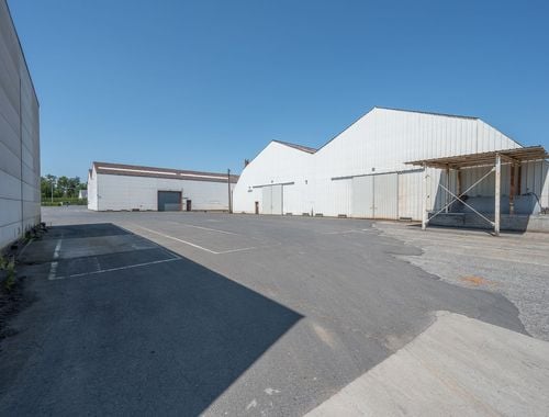                                         Bâtiment d’entreprise à louer à Meulebeke, € 3.450
