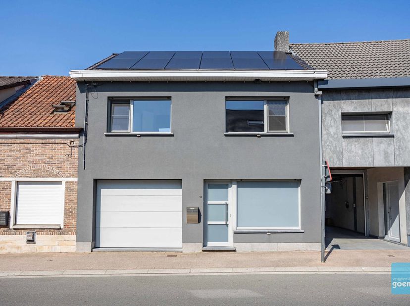 TE KOOP! Perfect instapklare gerenoveerde woning te Serskamp.&lt;br /&gt;
Op het gelijkvloers bevindt zich een lichtrijke woonkamer met aansluitend een voll