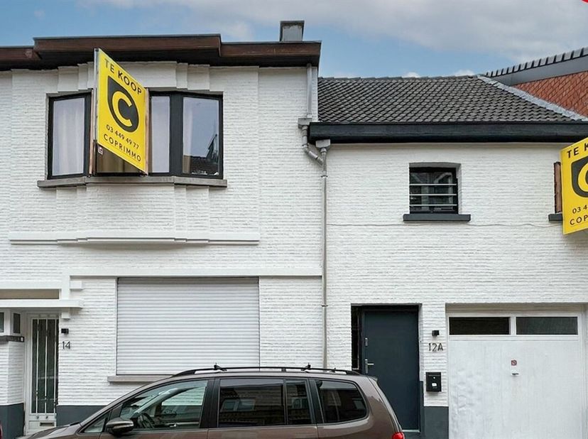 A vendre à Boom : maison double avec beaucoup de potentiel dans la tranquille Gasstraat 14 &amp; 12A. Le numéro 14 comprend 2 chambres à coucher, un grand