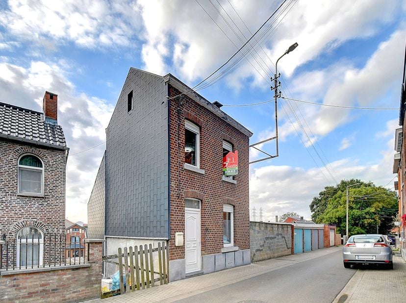 https://my.matterport.com/show/?m=hom86nPymsg - L&#039;agence immobilière SCIARA a le plaisir de vous présenter cette jolie maison d&#039;habitation rénovée 4 f