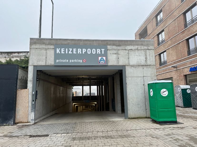 Garagebox Keizerpoort te koop&lt;br /&gt;
&lt;br /&gt;
Ondergrondse garagebox te bereiken via makkelijke toegang in de Brusselsesteenweg, gelegen onder de nieuwe