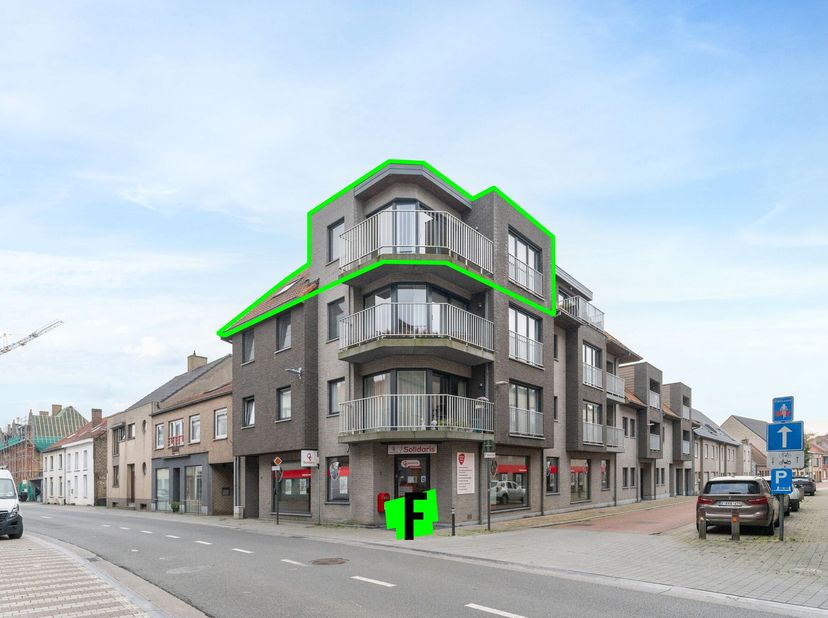 Te koop: Ruim duplex appartement met 3 slaapkamers in hartje Gistel!&lt;br /&gt;
Ontdek dit moderne duplex appartement, perfect gelegen in het centrum van G