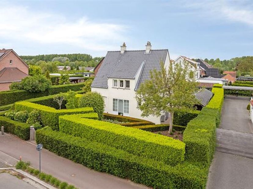 CHARMANTE EN KWALITATIEVE VILLA MET MOOIE TUIN EN ZWEMBAD OP 8 ARE.&lt;br /&gt;
 Prachtig gelegen in het landelijke en pittoreske Wintam en Hingene (Bornem)