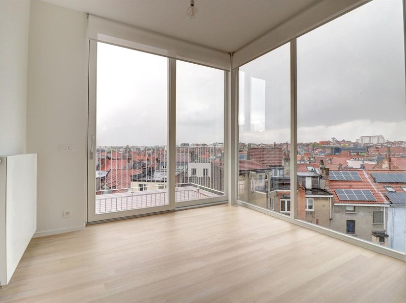 Proche des institutions européennes - Situé au deuxième étage d&#039;un immeuble entièrement rénové - magnifique appartement offrant une superficie de 82m²