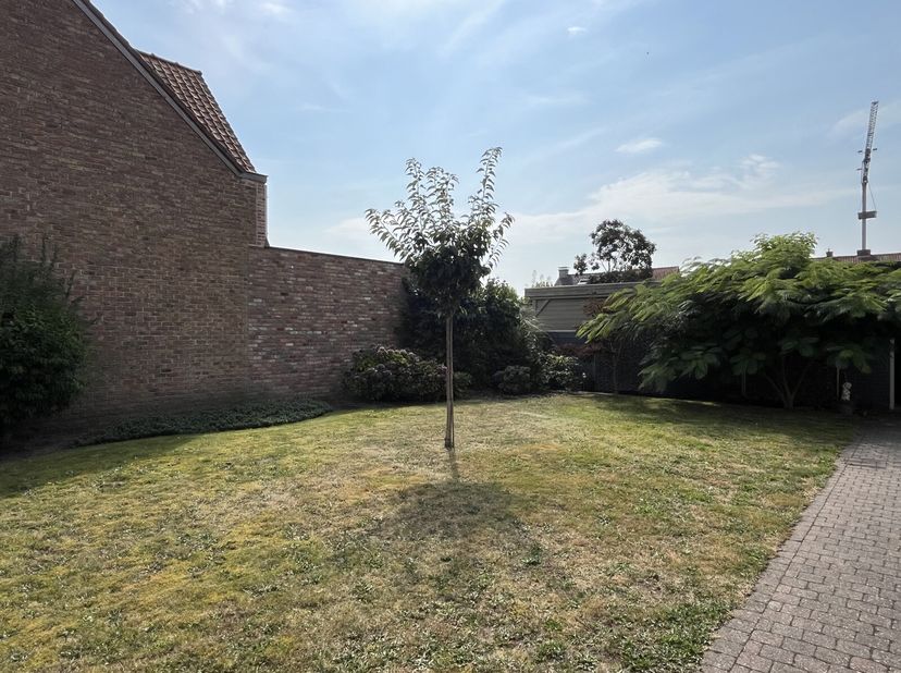 Droomt u ervan uw eigen woning te bouwen zoals u het zelf voor ogen heeft? Dan is dit stuk bouwgrond uw kans.&lt;br /&gt;
Op een perceel van 464m² heeft u d