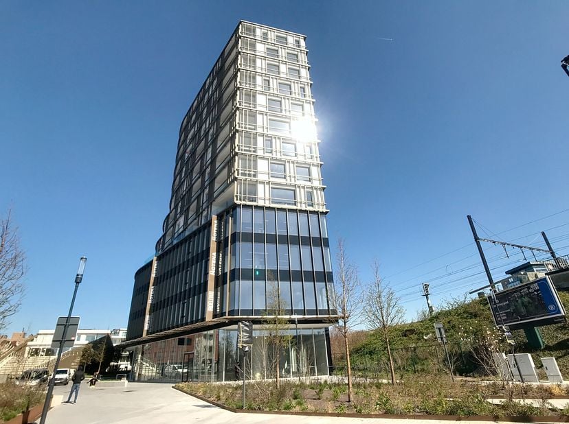 De snelste manier om een bezoek te brengen aan dit appartement? Vraag je bezoek aan via de rode knop op onze website (www.dewaele.com) en je wordt gec