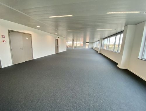                                         Espace de bureaux à louer à Groot-Bijgaarden, € 2.135
