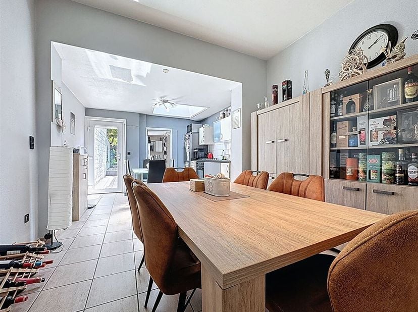 Prix: Offre à partir de 145.000 euros, frais d&#039;agence non inclus et à charge de l&#039;acquéreur.&lt;br /&gt;
Maison d&#039;habitation située à proximité des commodit