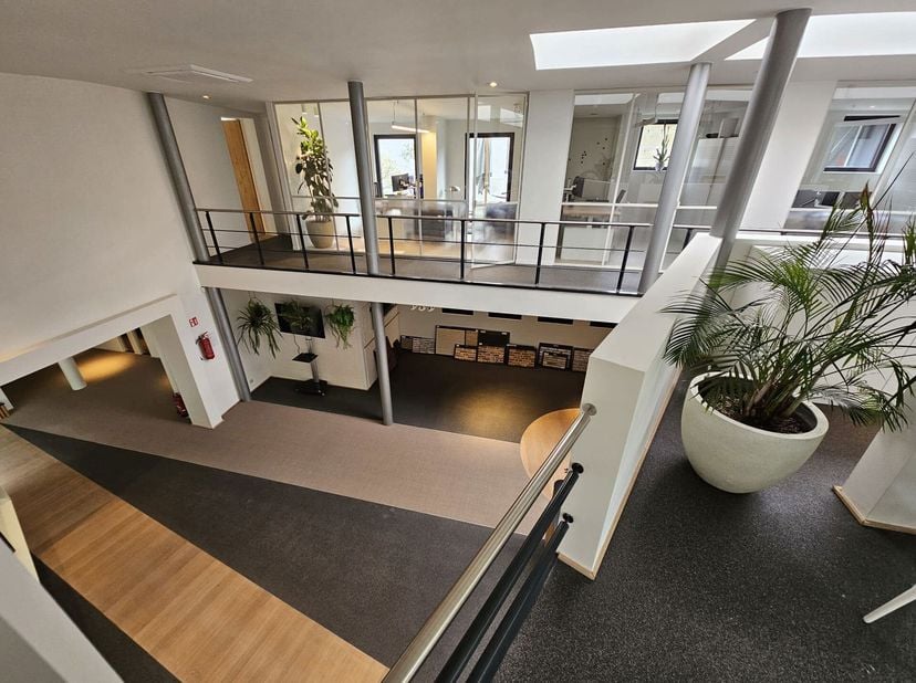 Bien professionnel à louer
                    à 3600 Genk