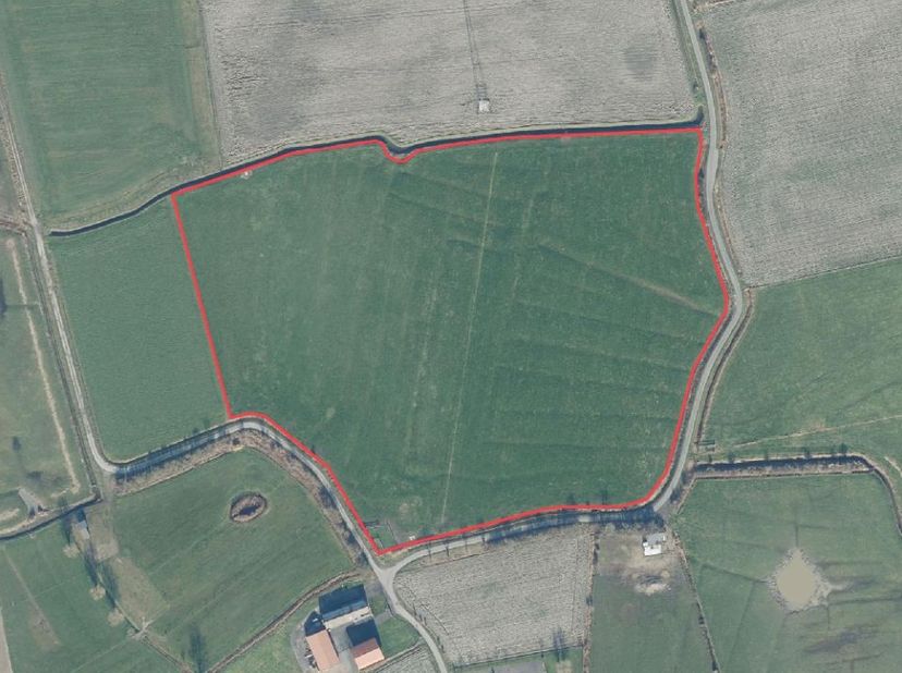 Weide gelegen aan de Brugse Baan Klemskerke&lt;br /&gt;
Komt vrij van pacht einde dit jaar &lt;br /&gt;
Herbevestigd agrarisch gebied&lt;br /&gt;
Voor de helft historis