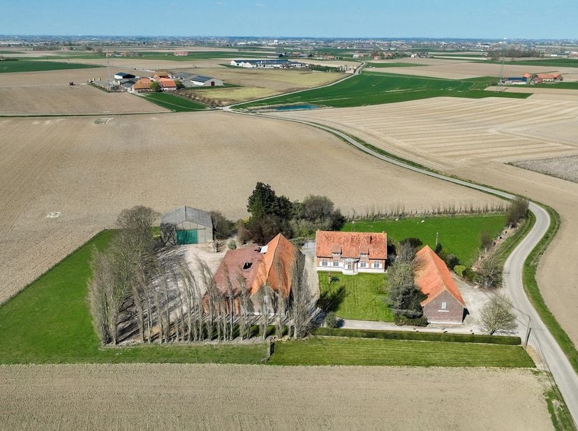 La Belle Alliance, een hoeve met een rijke geschiedenis, wordt nu te koop aangeboden. Oorspronkelijk gelegen nabij de beroemde La Belle Alliance Cemet