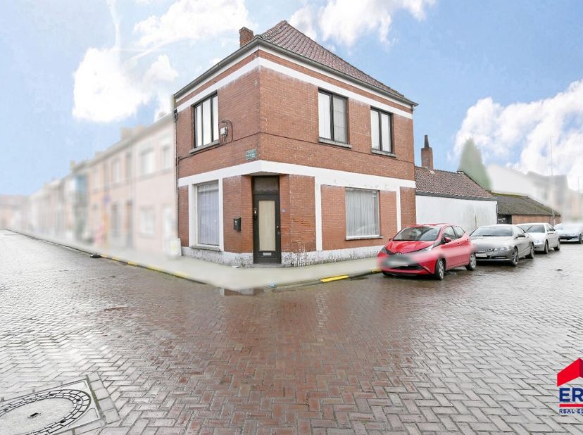 Deze charmante woning, gelegen net buiten het stadscentrum van Eeklo, biedt een ideale combinatie van rust, bereikbaarheid en functionaliteit. Perfect