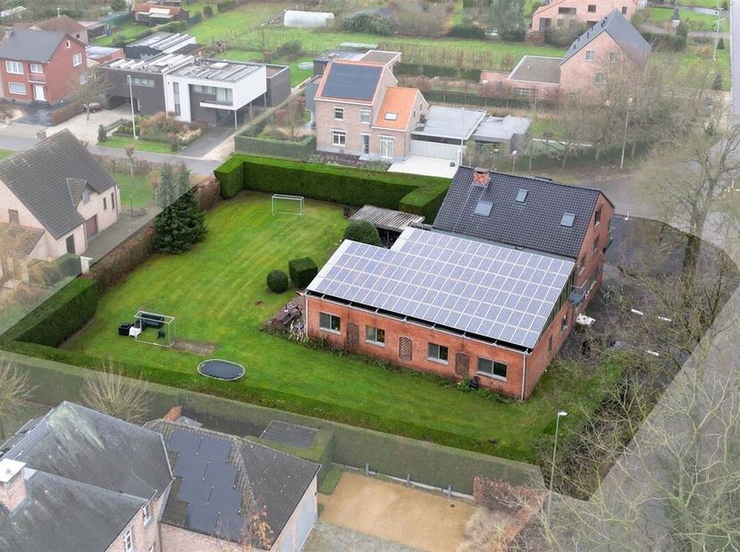 Energiezuinige opbrengsteigendom met 15 studentenkamers én volledig gerenoveerd dakappartement op 17a 83ca&lt;br /&gt;
Omgeving:&lt;br /&gt;
+ Rustig doch zeer ce