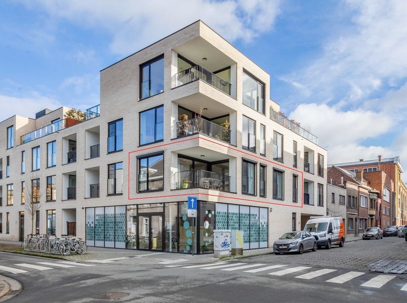 VERKOOP onder REGISTRATIERECHTEN ! Dit in 2022 gebouwde appartement met aangenaam terras (zuidwest) maakt deel uit van een prachtige residentie NIEUWL
