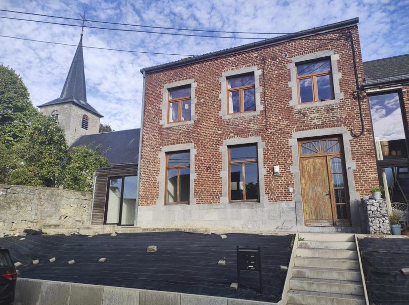 BEL IMMEUBLE DE RAPPORT TRES BIEN AMENAGÉ - MODERNE de 2 appartements, cadastré section C n° 403/F partie d&#039;une contenance mesurée de 1 are 63 ca  RC